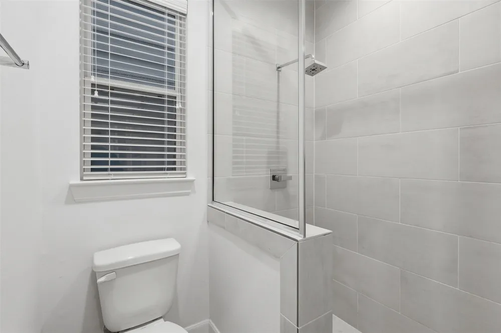 2709 Clinton Dr, Houston, TX 77020