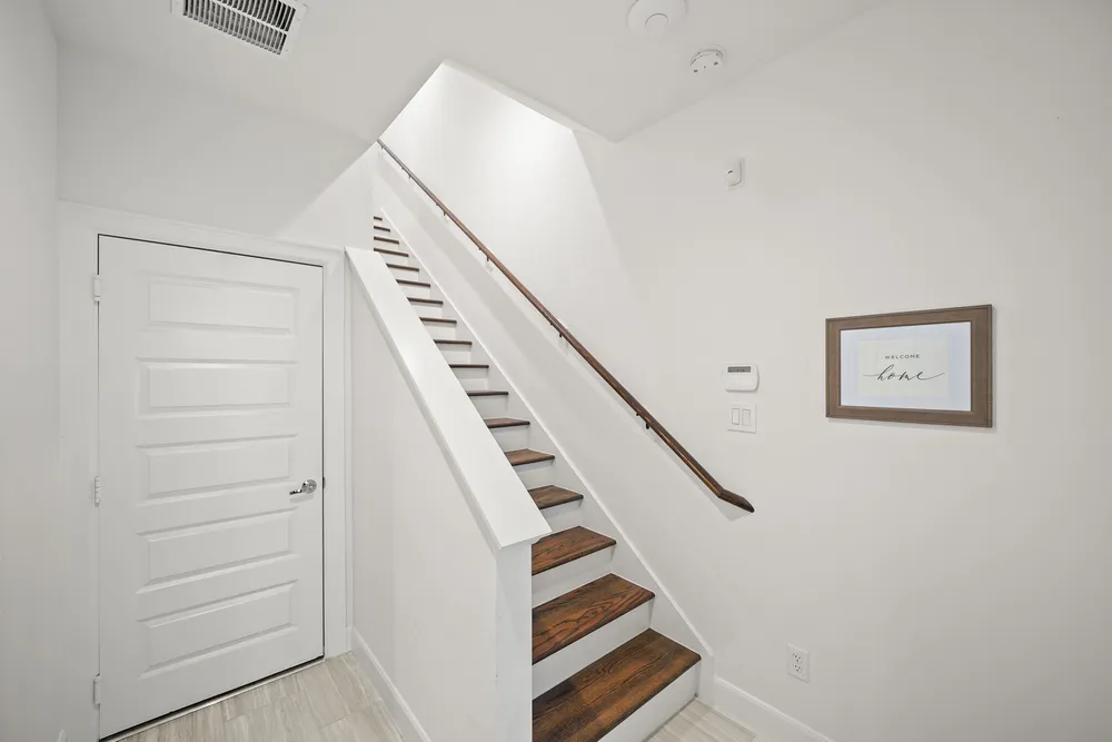 2709 Clinton Dr, Houston, TX 77020