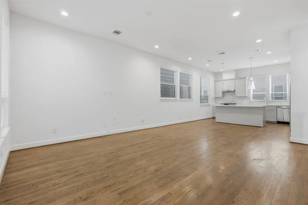 2709 Clinton Dr, Houston, TX 77020