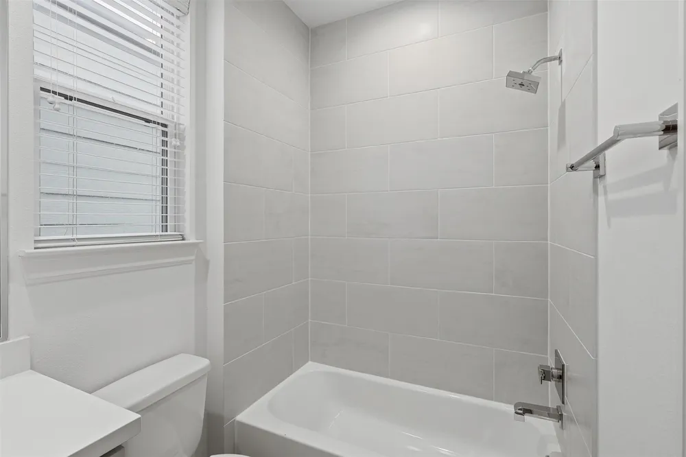 2709 Clinton Dr, Houston, TX 77020