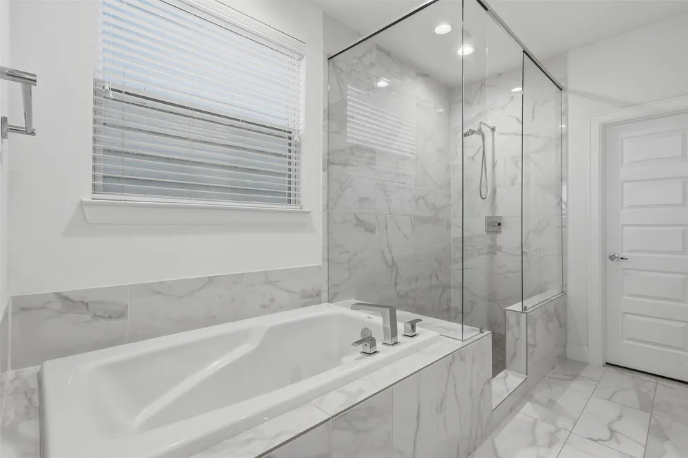 2709 Clinton Dr, Houston, TX 77020