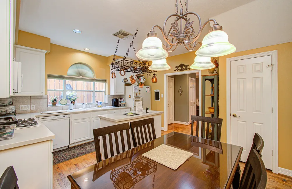 2214 W Holcombe Blvd, Houston, TX 77030