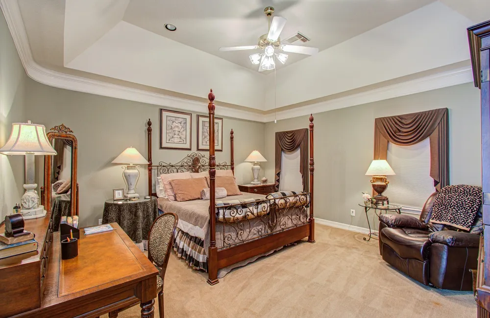 2214 W Holcombe Blvd, Houston, TX 77030