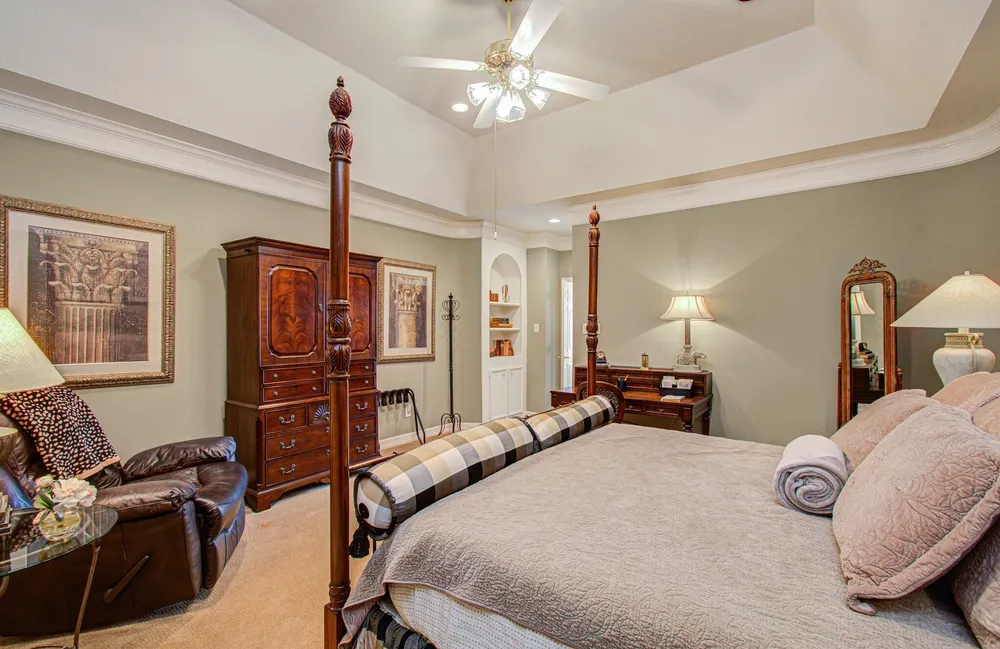 2214 W Holcombe Blvd, Houston, TX 77030