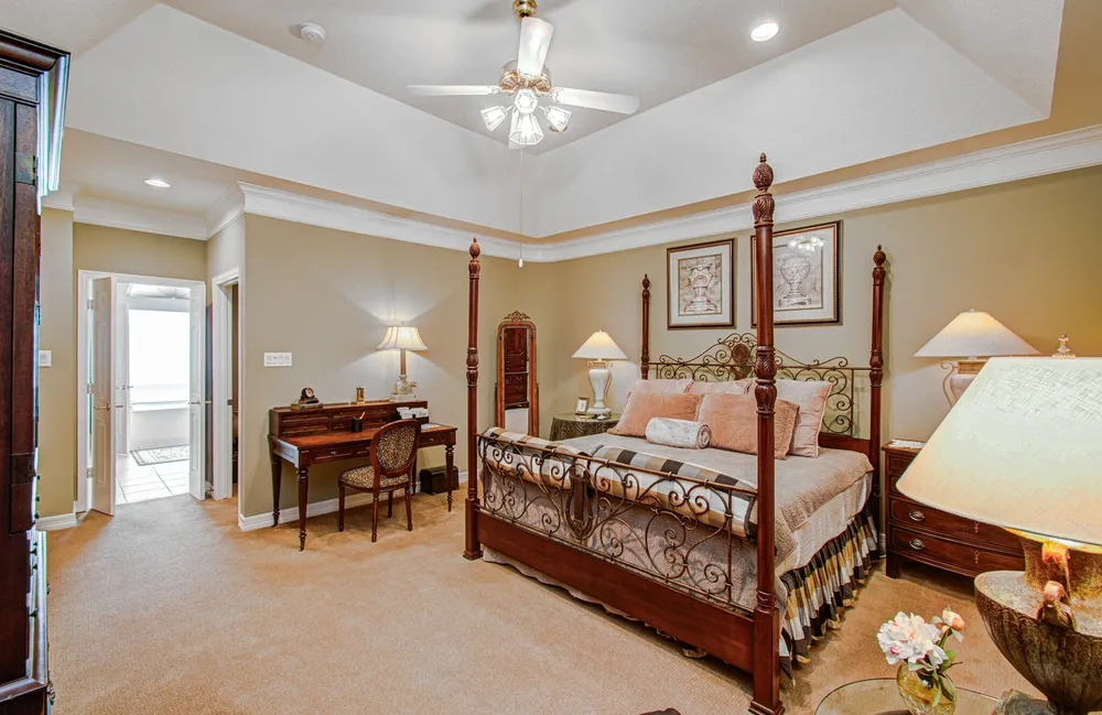 2214 W Holcombe Blvd, Houston, TX 77030