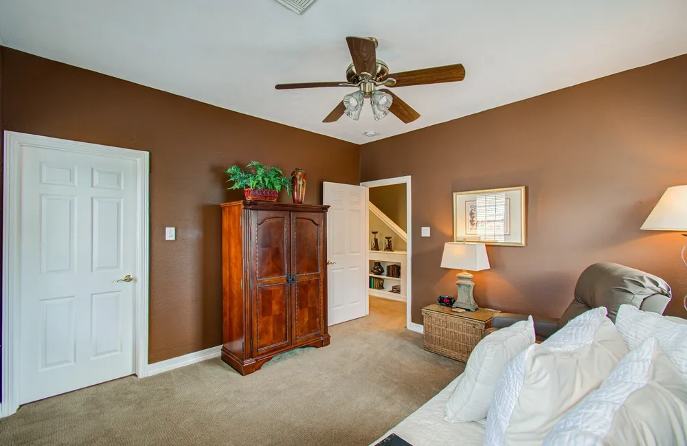 2214 W Holcombe Blvd, Houston, TX 77030