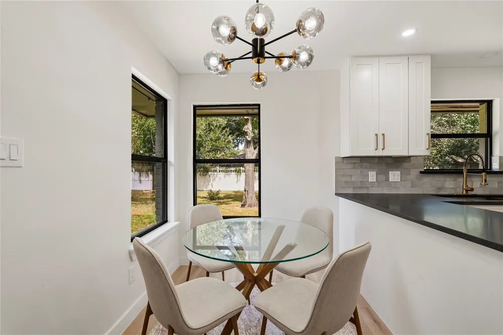 5322 Briarbend Dr, Houston, TX 77096