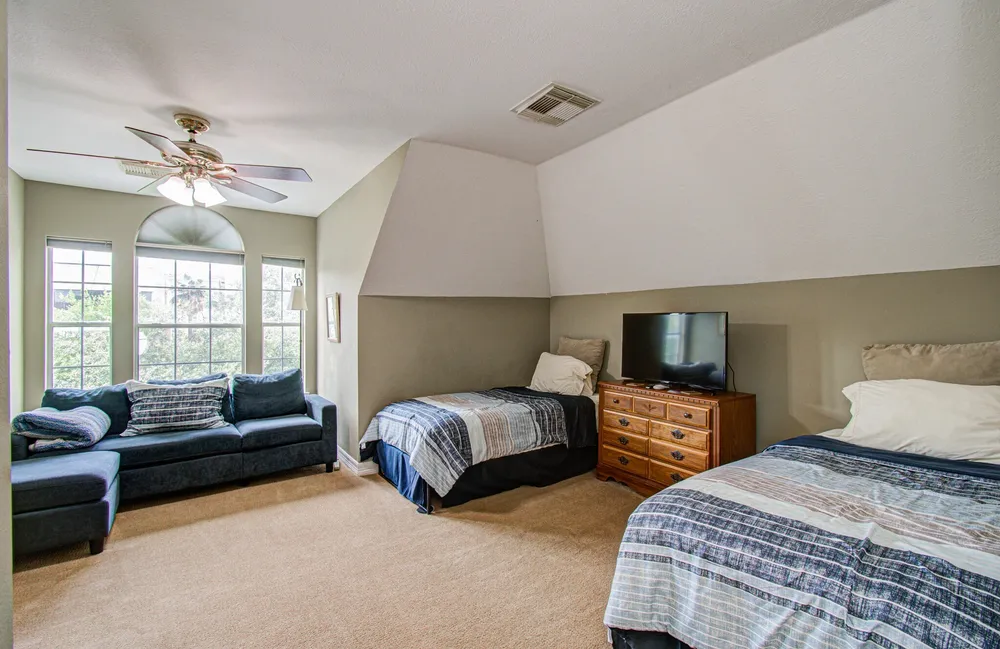 2214 W Holcombe Blvd, Houston, TX 77030