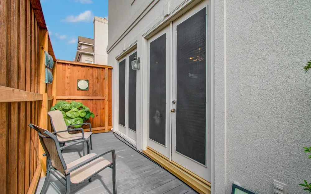 2214 W Holcombe Blvd, Houston, TX 77030