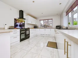 Stonelea Road, Hemel Hempstead thumb 3