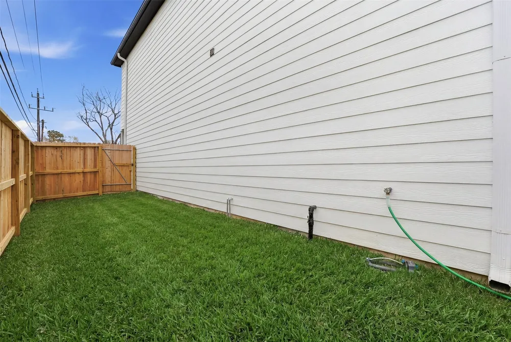 2825 De Soto St, Houston, TX 77091