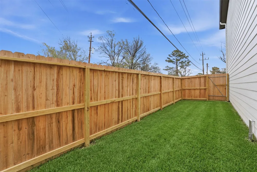 2825 De Soto St, Houston, TX 77091