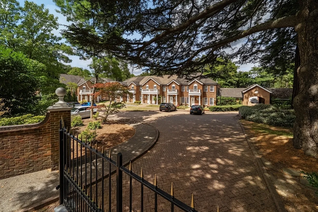 Shenstone Park, London Road SL5 photo 1