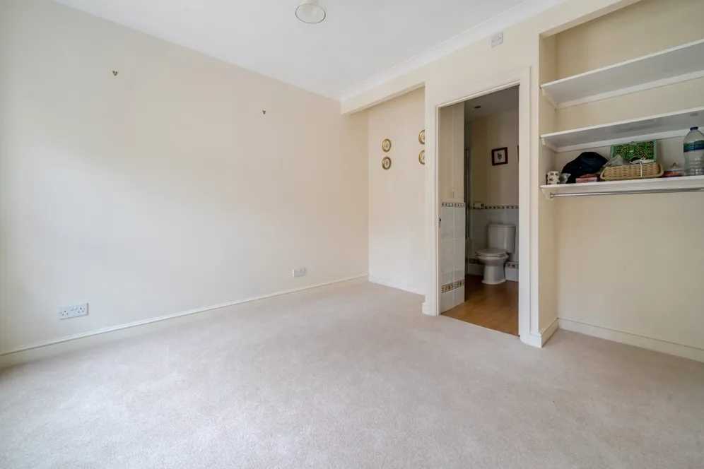Shenstone Park, London Road SL5 photo 8