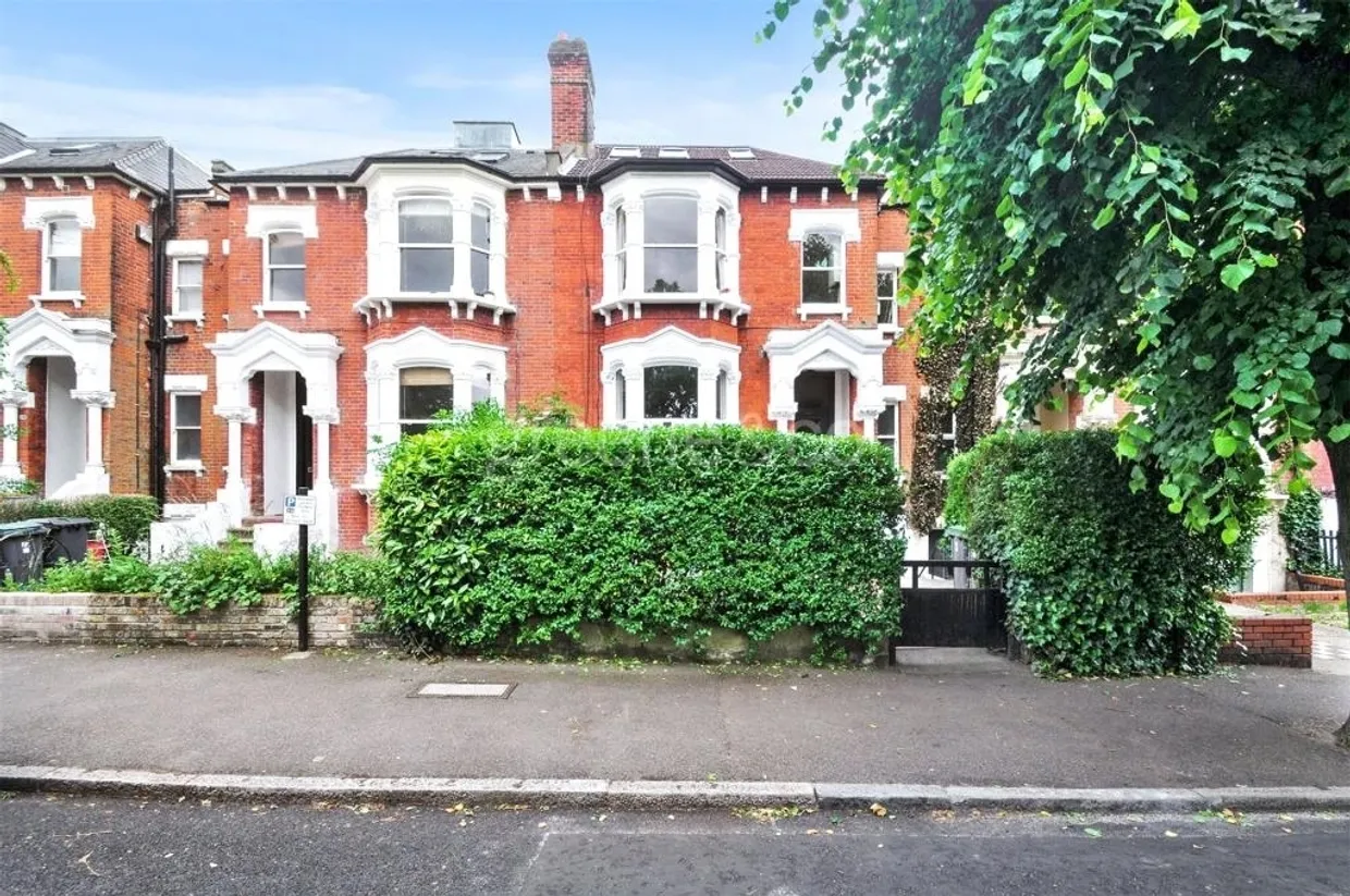 Stapleton Hall Road London N4 photo 3