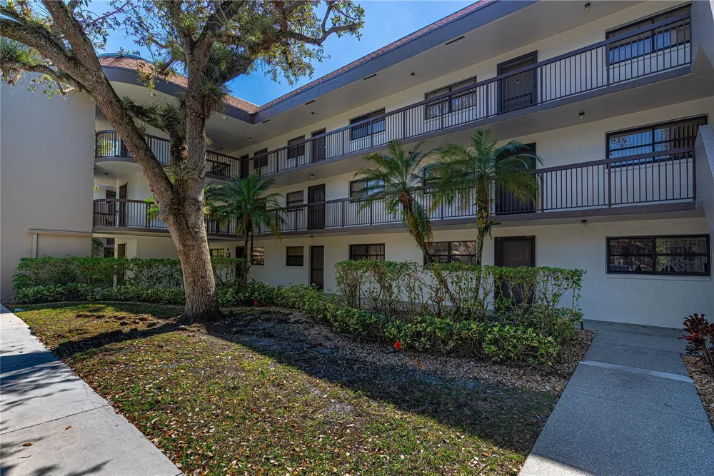7653 NW 79th Ave, Tamarac, FL 33321