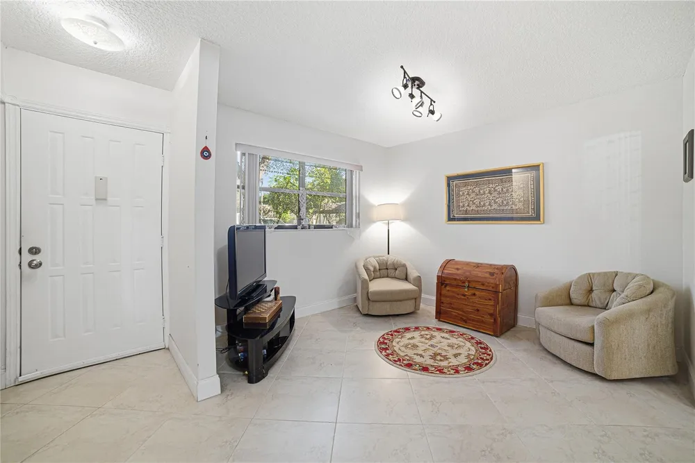 7653 NW 79th Ave, Tamarac, FL 33321