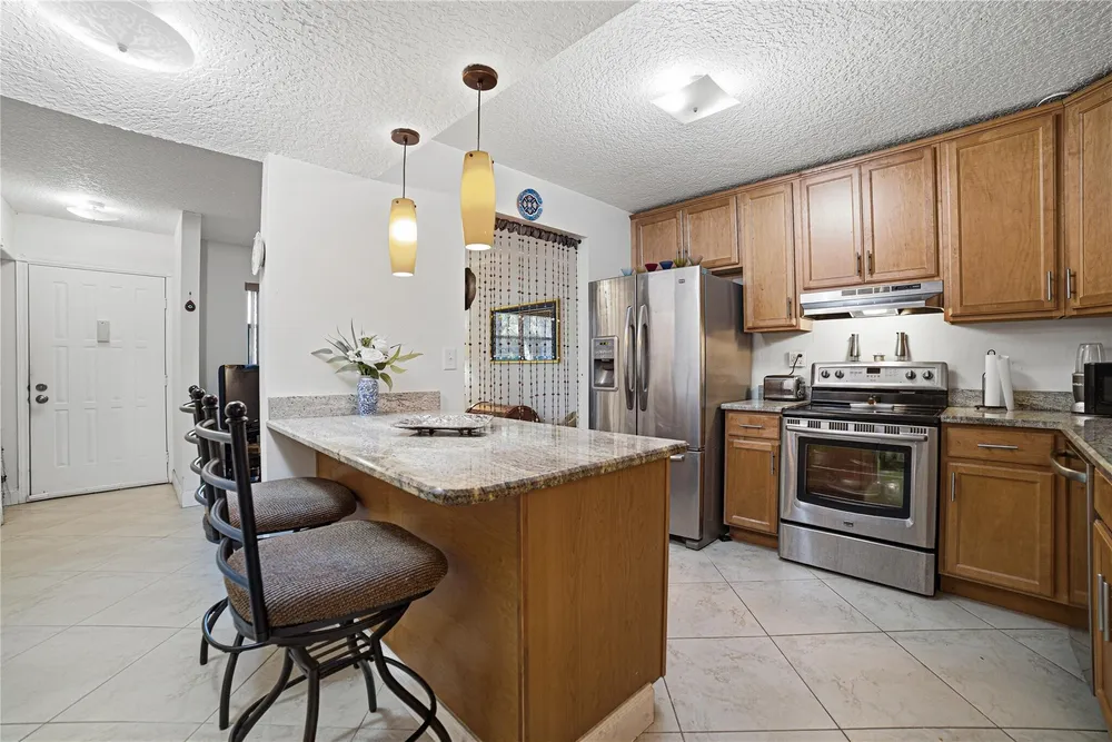 7653 NW 79th Ave, Tamarac, FL 33321