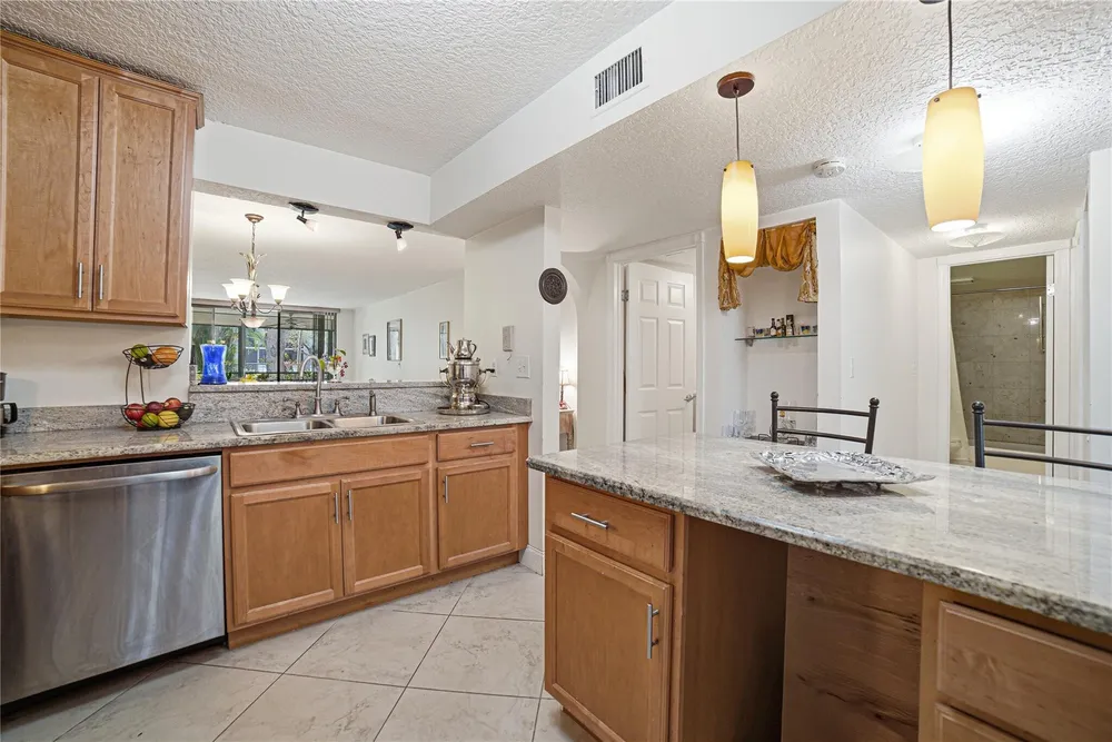 7653 NW 79th Ave, Tamarac, FL 33321