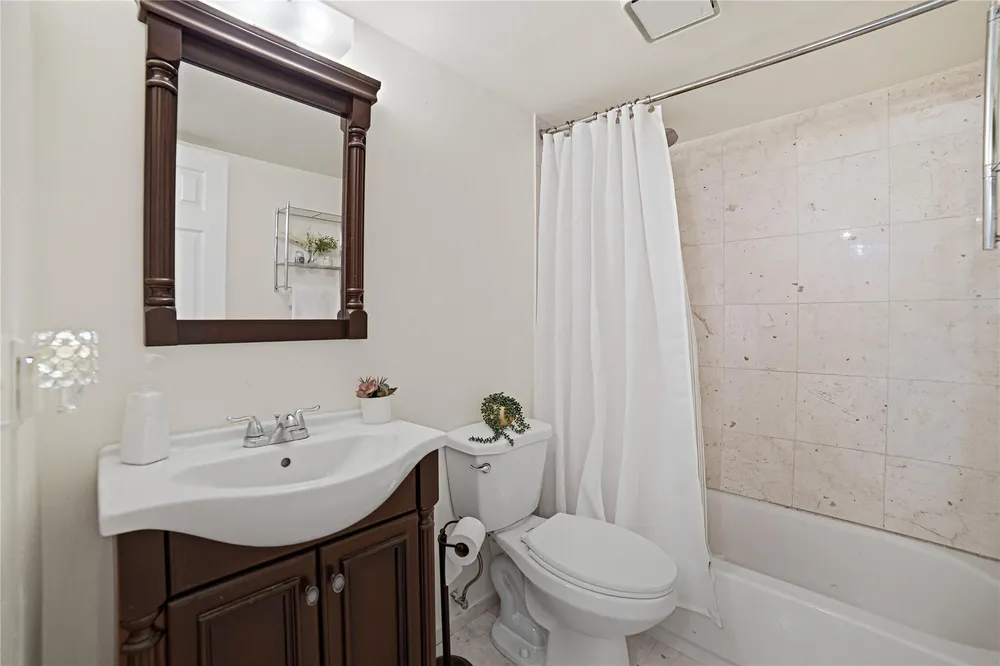 7653 NW 79th Ave, Tamarac, FL 33321
