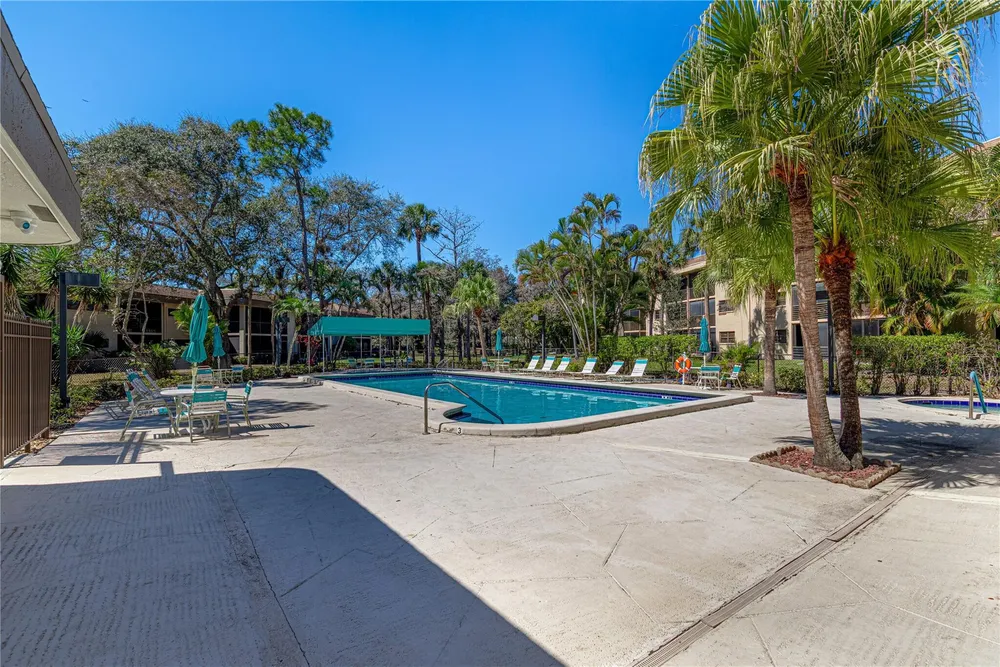 7653 NW 79th Ave, Tamarac, FL 33321