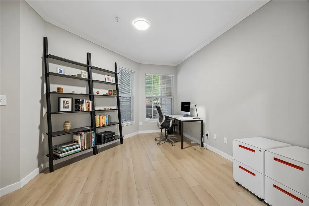 2100 Welch St, Houston, TX 77019