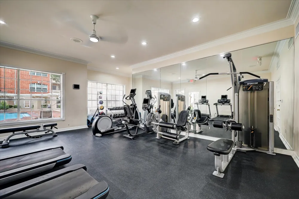 2100 Welch St, Houston, TX 77019