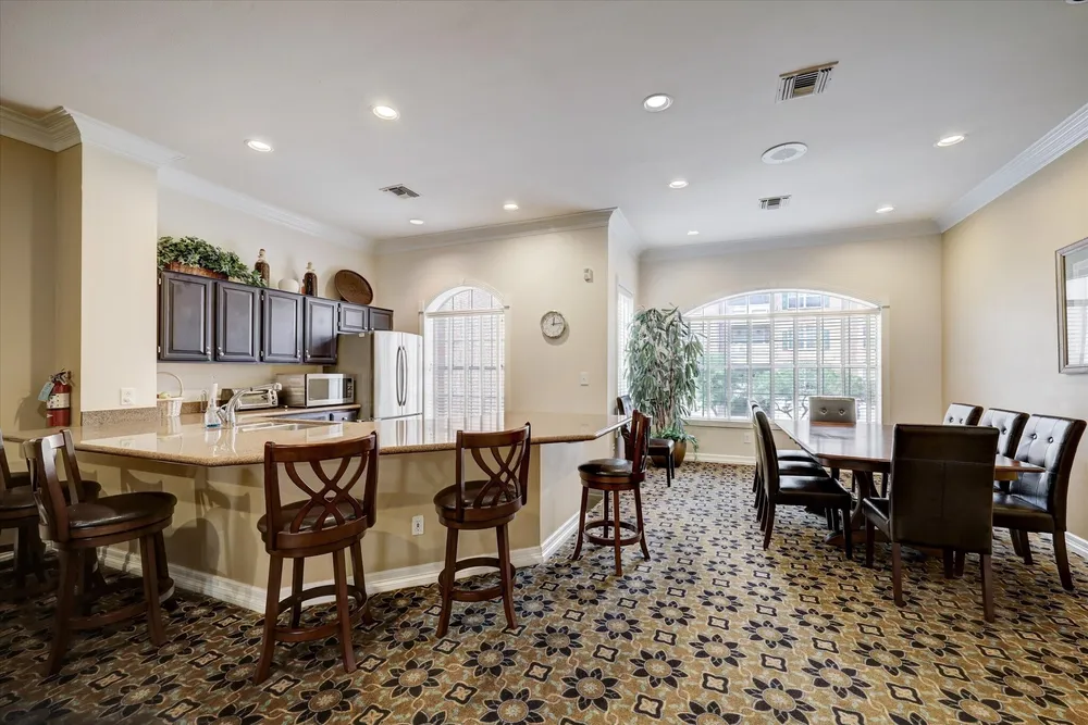 2100 Welch St, Houston, TX 77019