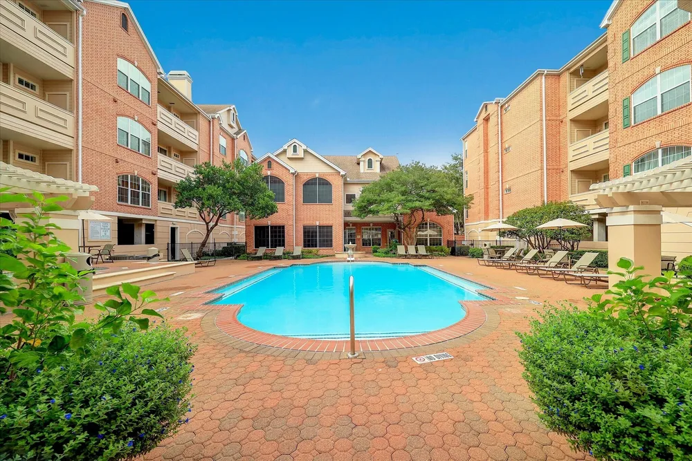 2100 Welch St, Houston, TX 77019