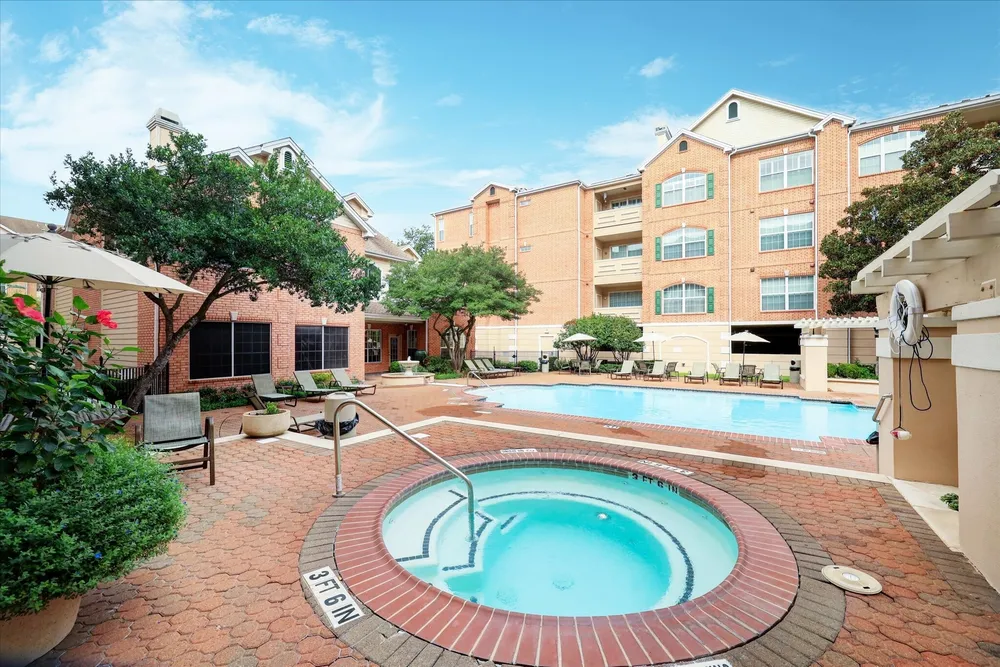 2100 Welch St, Houston, TX 77019