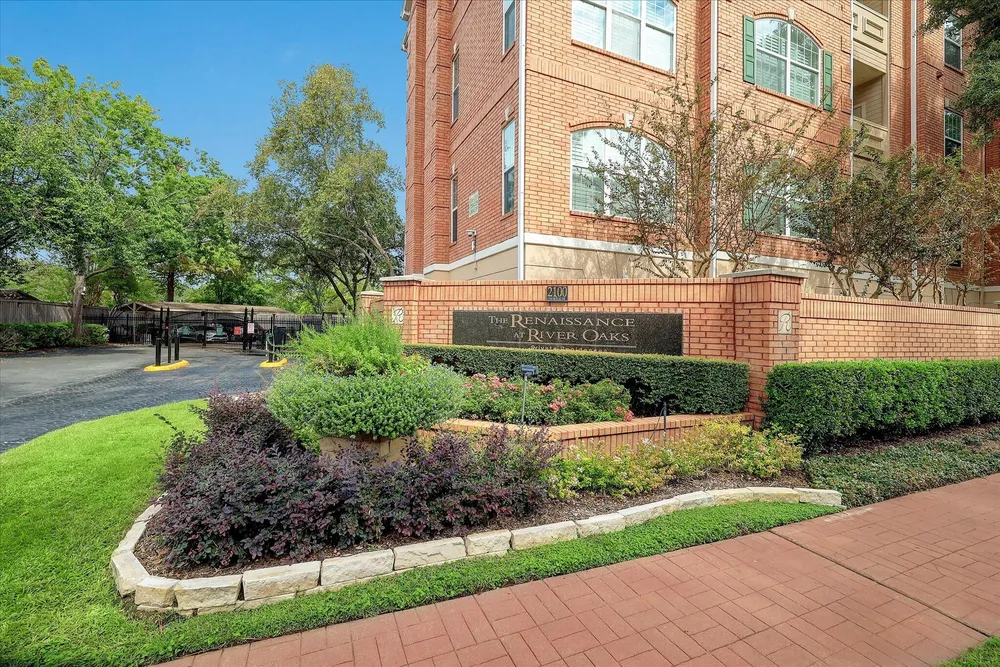 2100 Welch St, Houston, TX 77019