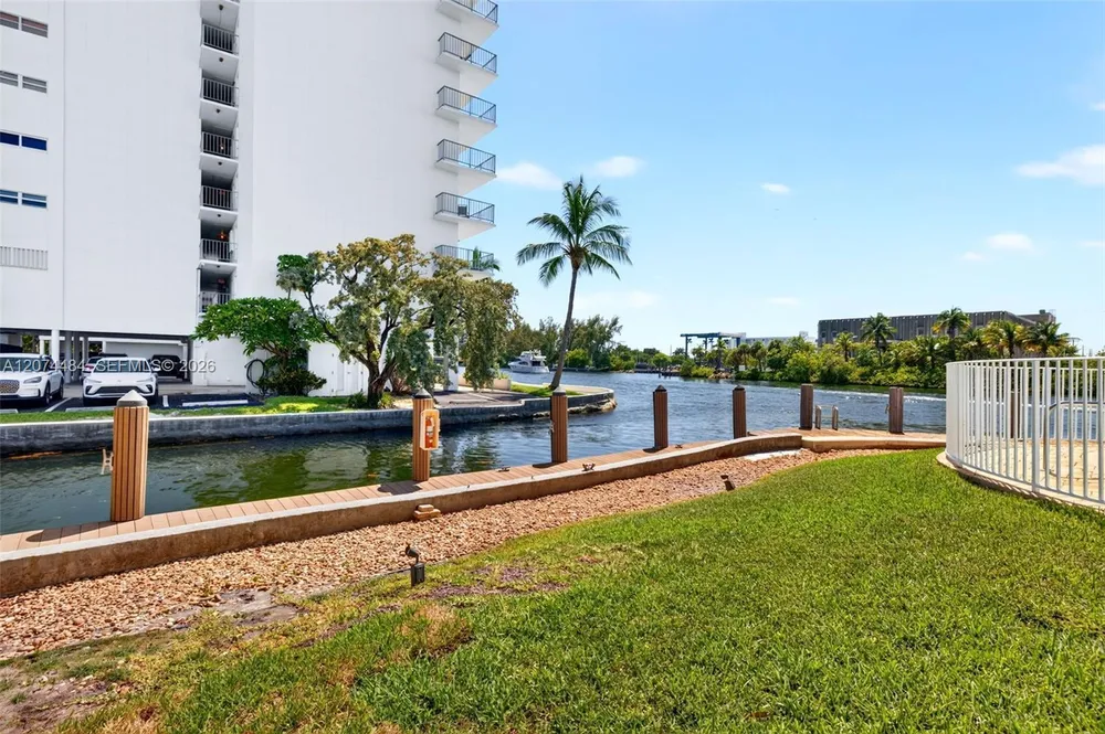 1705 N Riverside Dr, Pompano Beach, FL 33062