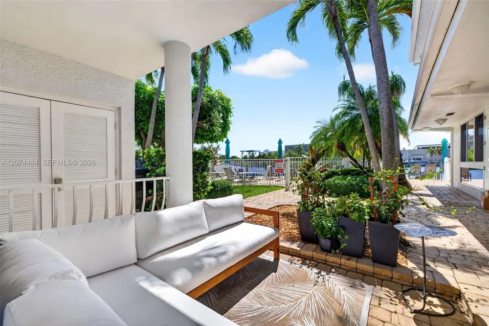 1705 N Riverside Dr, Pompano Beach, FL 33062
