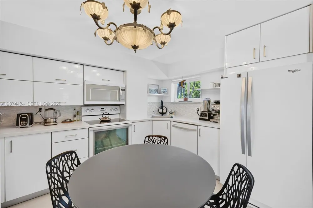 1705 N Riverside Dr, Pompano Beach, FL 33062