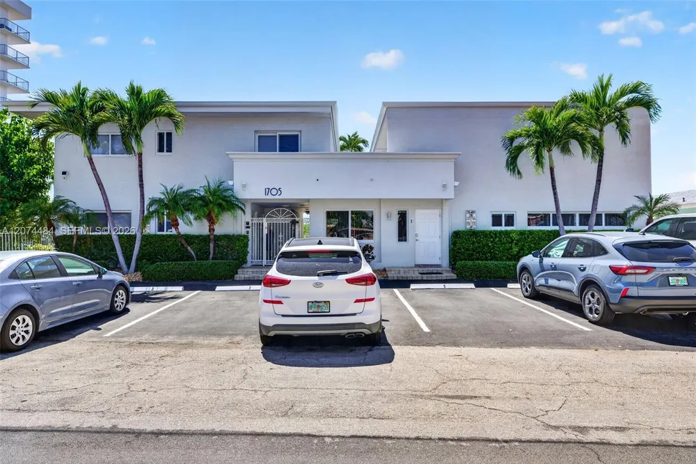 1705 N Riverside Dr, Pompano Beach, FL 33062