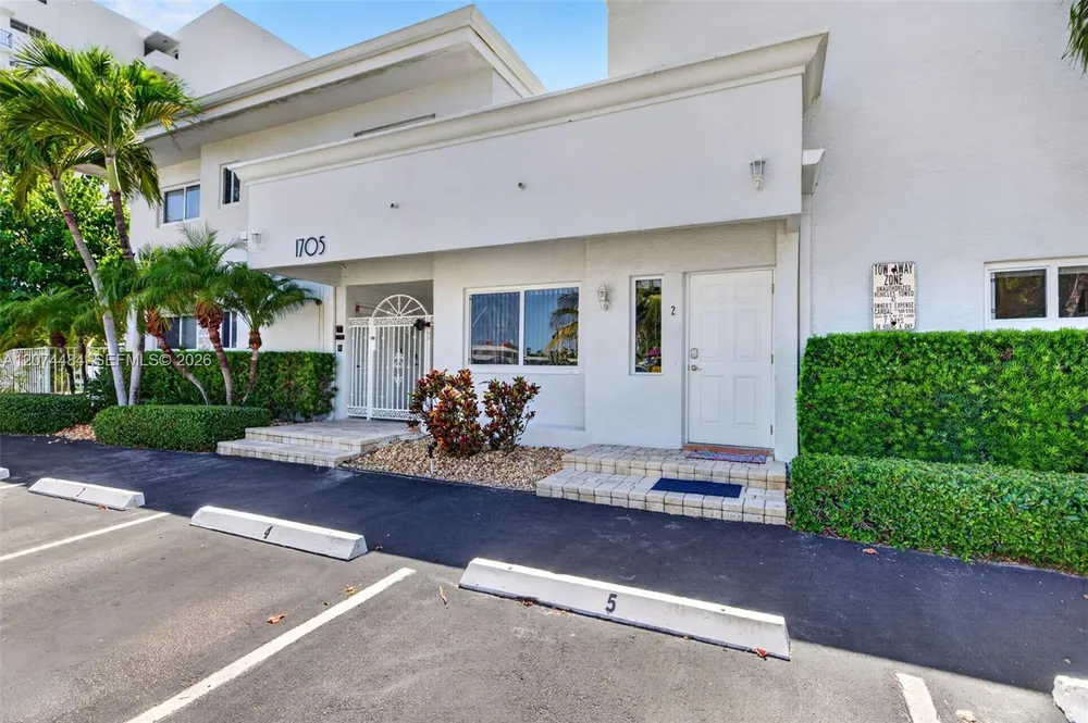 1705 N Riverside Dr, Pompano Beach, FL 33062