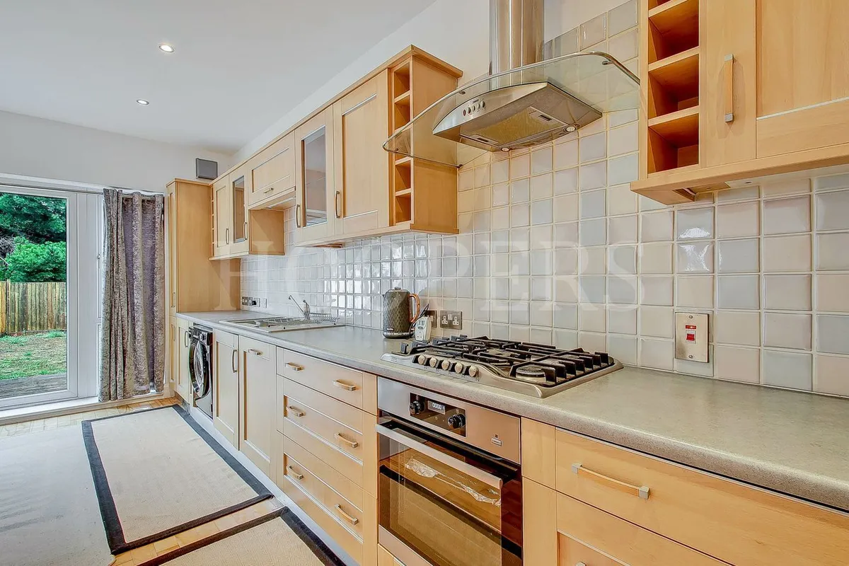 Kinloch Drive, London, NW9