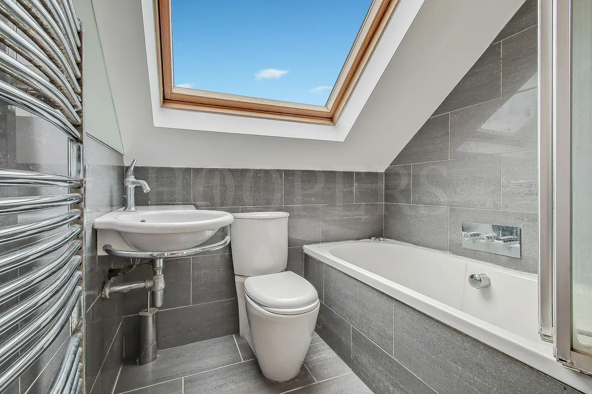 Kinloch Drive, London, NW9