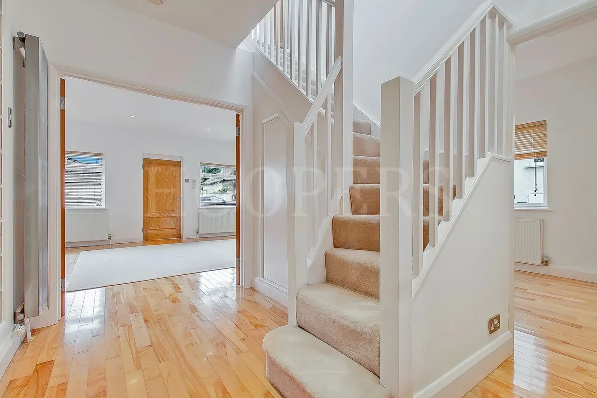 Kinloch Drive, London, NW9