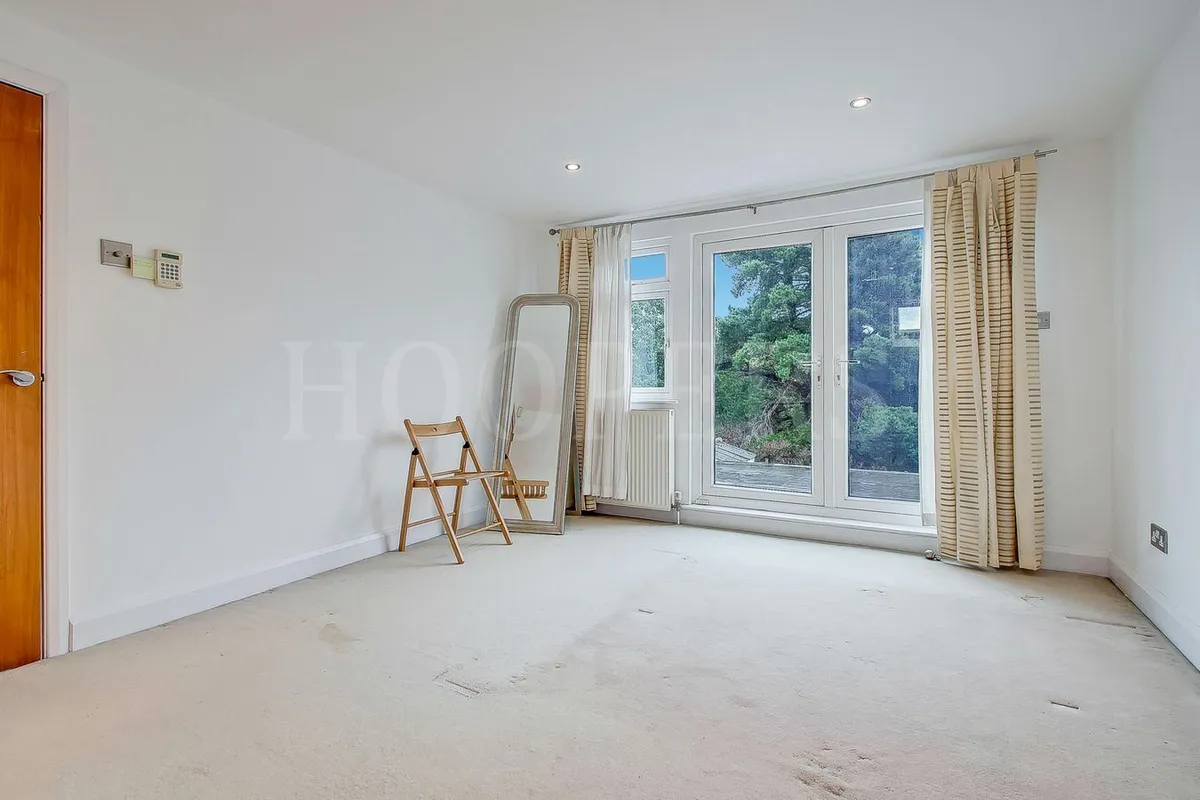 Kinloch Drive, London, NW9