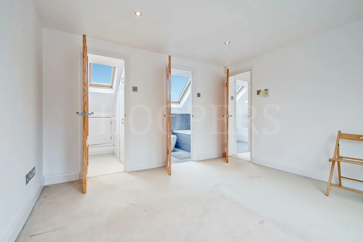 Kinloch Drive, London, NW9