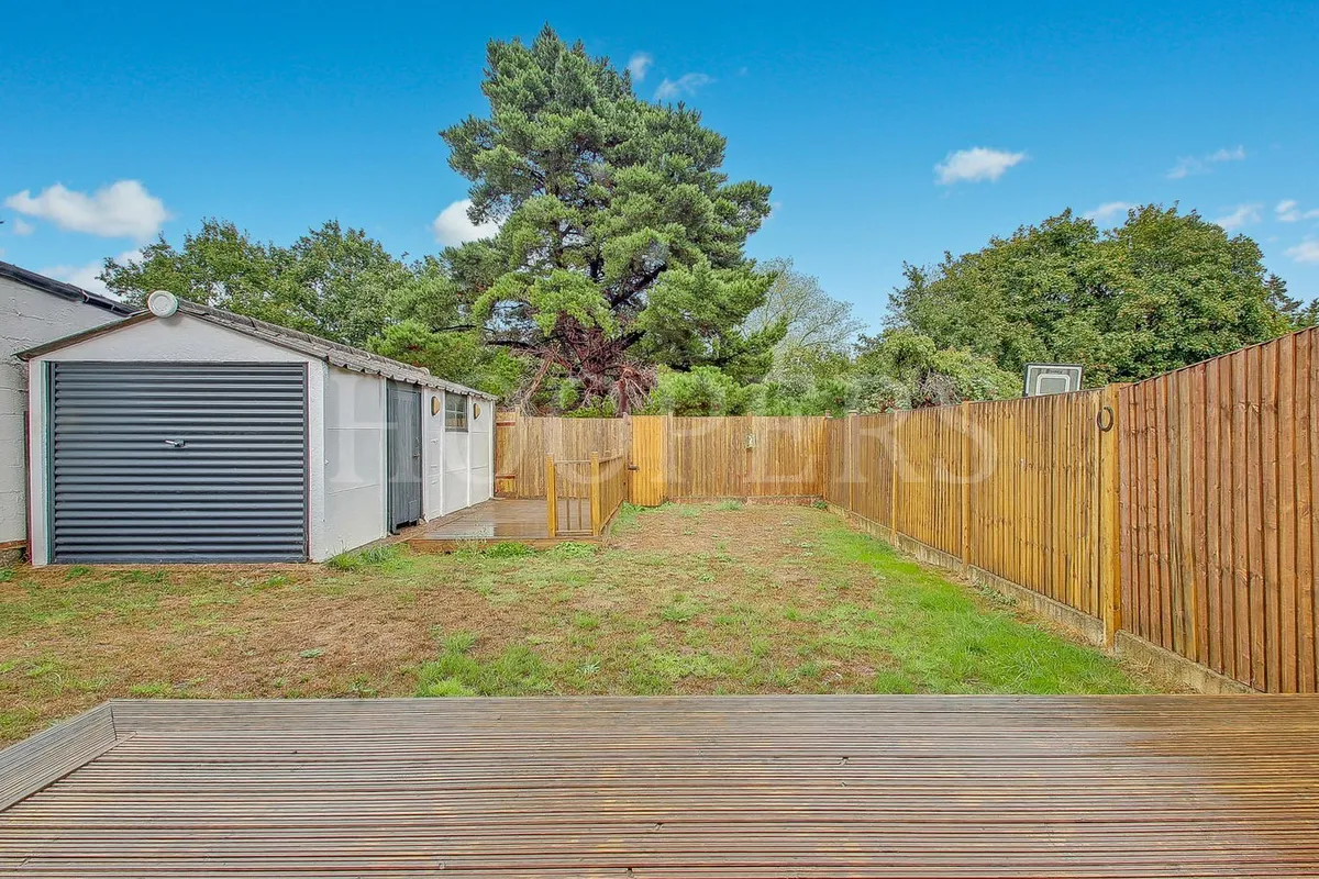Kinloch Drive, London, NW9