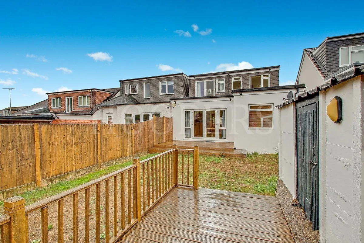 Kinloch Drive, London, NW9