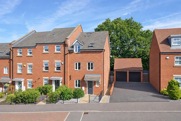 Shearwater Road, Apsley, Hemel Hempstead, Hertfordshire, HP3 0GB