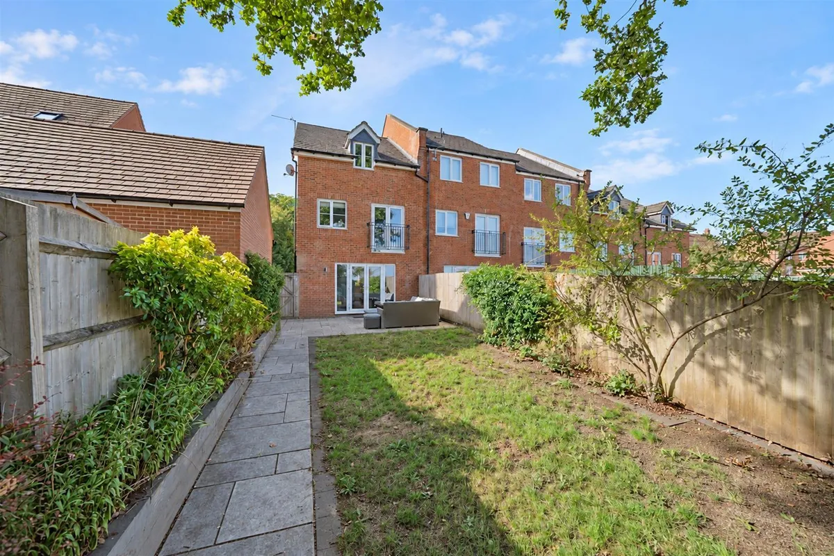 Shearwater Road, Apsley, Hemel Hempstead, Hertfordshire, HP3 0GB