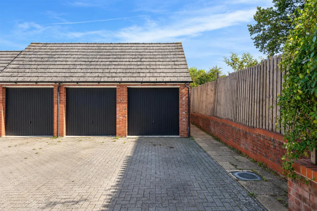 Shearwater Road, Apsley, Hemel Hempstead, Hertfordshire, HP3 0GB