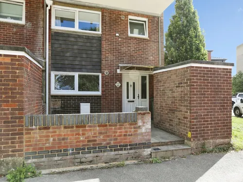 Bishopsfield Road, Farehamphoto