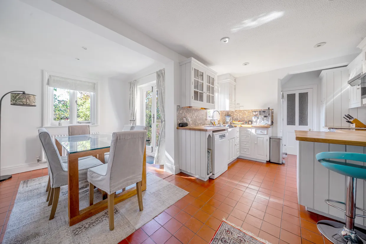 Mayfield Avenue, Stratford-Upon-Avon, CV37 photo 2