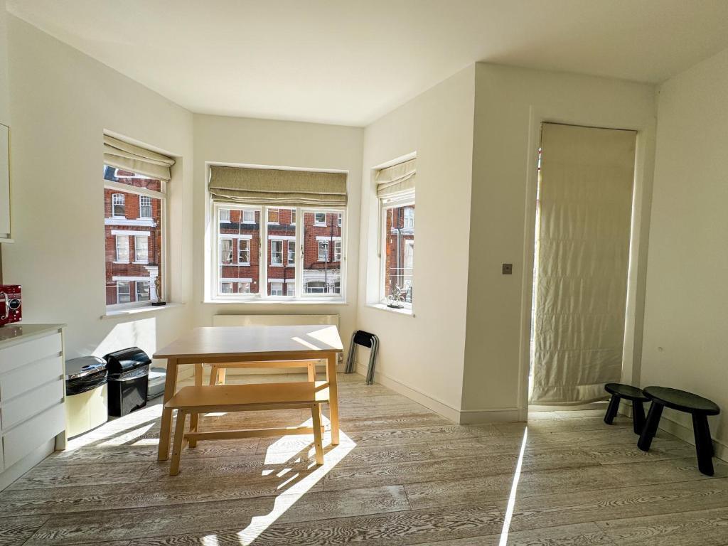 Flat 3, Comeragh Road, London Image 3