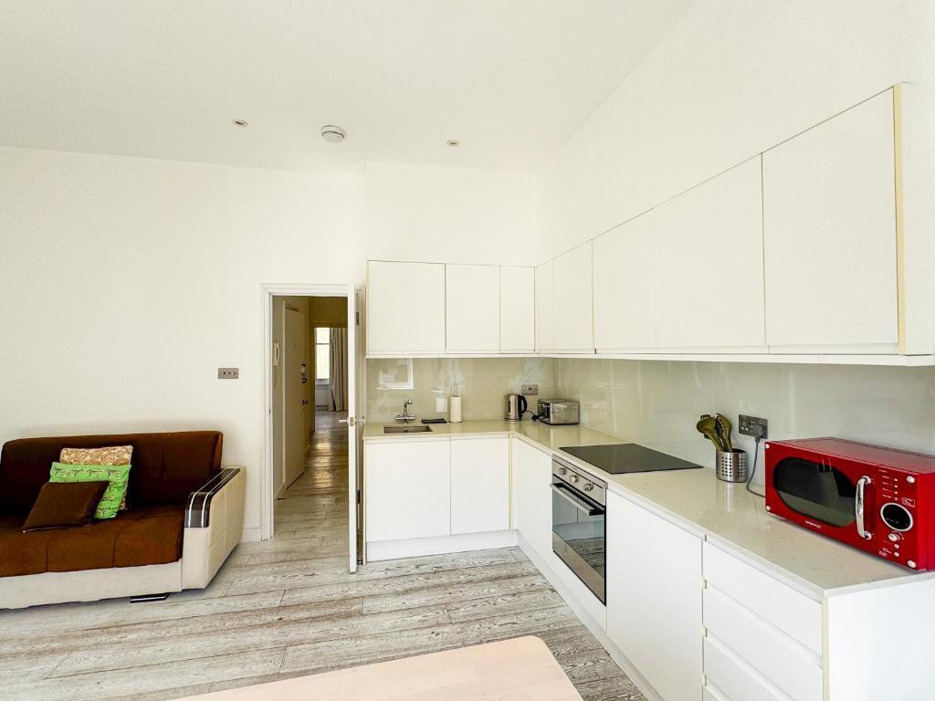 Flat 3, Comeragh Road, London Image 4